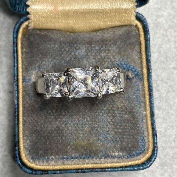 Sterling Silver over 3 carat TW 3 Stone Quartz Princess Cut Chunky Wide Band - Picture 2 of 12